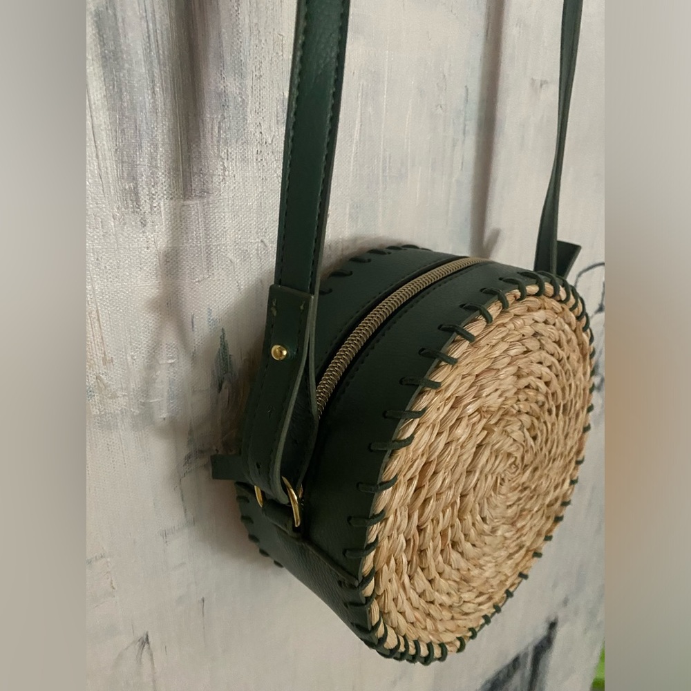 Woven circular purse